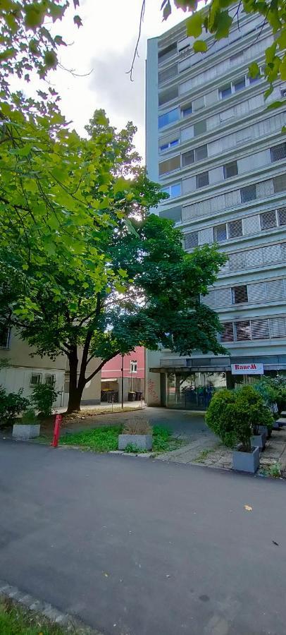 Corner Tower // Prijetno Stanovanje Za 4 Osebe + Free Parking 卢布尔雅那 外观 照片
